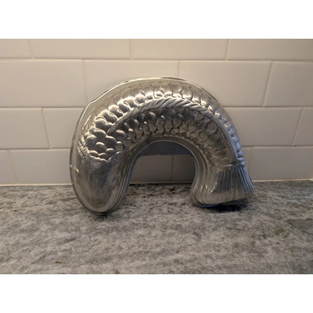 Vintage MIRRO FISH Mold Jello Jelly Cake Wall Art 725M
